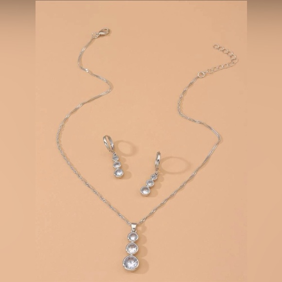 ❤️Round Cubic Zirconia Necklace and Earring Set - Picture 2 of 7